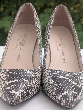 Chinese Laundry Black and Cream Pointed Toe Pumps with Subtle Pattern
